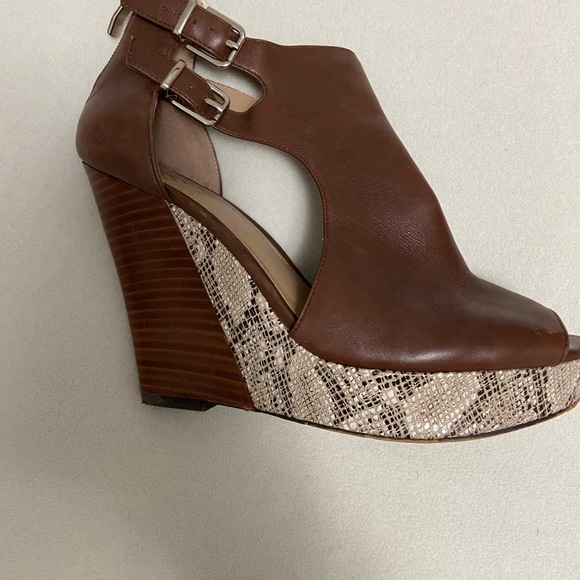 Vince Camuto platform wedge - Picture 4 of 11